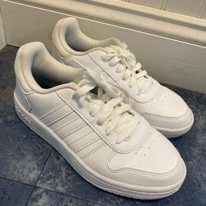 White men’s size 6 adidas sneakers